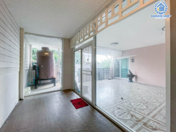 *****บ้านแฝดมือสอง ม.นันท์นรินทร์ นาวง-ดอนเมือง บ้านแฝดพร้อมอยู่ เนื้อที่ 35.5 ตร.ว. ฟังก์ชัน 3 ห้องนอน 3 ห้องน้ำ จอดรถได้ 2 คัน บนทำเลดีที่สุด ราคาคุ้มสุดในย่านนี้! เชื่อมต่อทุกการเดินทาง ใกล้สนามบินดอนเมือง ทางด่วน "อุตราภิมุข" และรถไฟฟ้าสายสีแดงเข้ม "สถานีหลักหก"